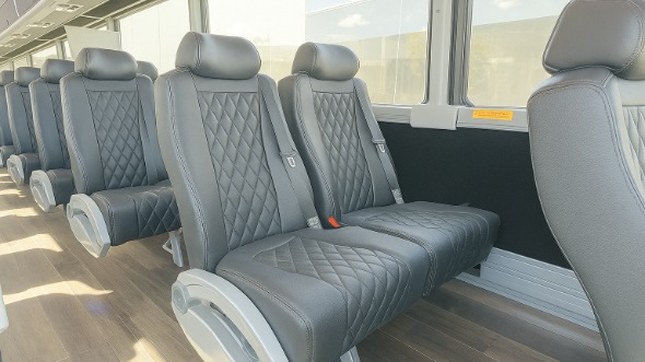 kentwood 18 passenger minibus rental
